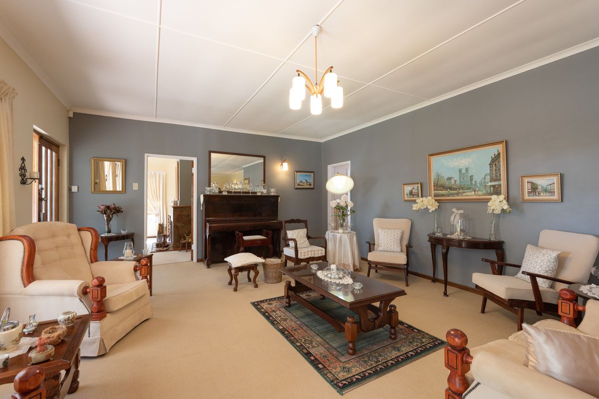 The Luxury Of Space - A Family Home With Granny Flat In Sought After Tree-Lined Street - Photo 3