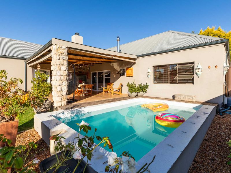 House For Sale in Riversdale, Western Cape - Photo 2