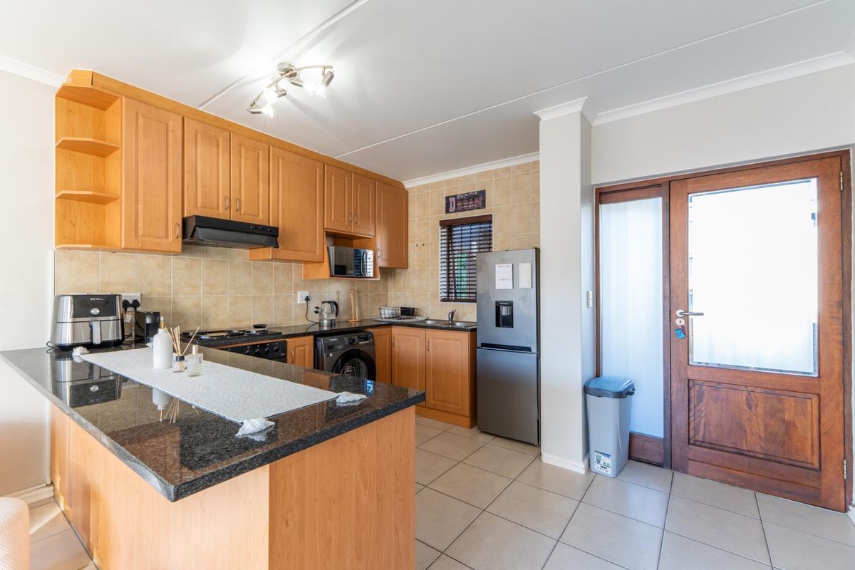 North facing 2 bedroom apartment to rent in Klein Welgevonden. - Photo 4