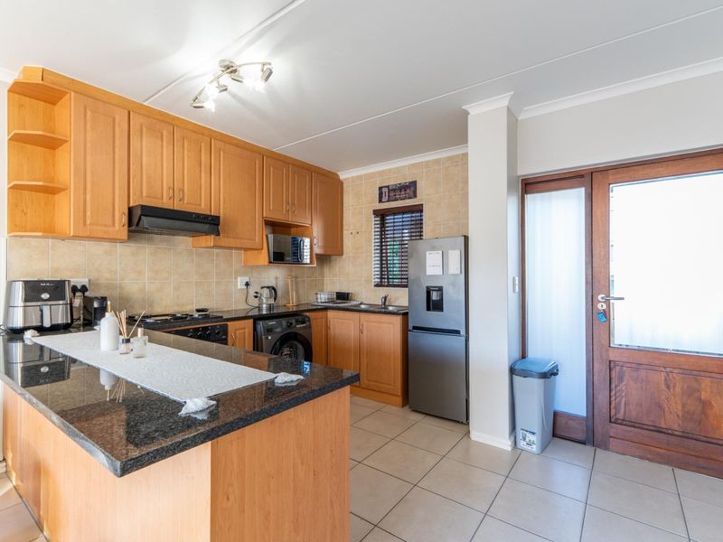 North facing 2 bedroom apartment to rent in Klein Welgevonden. - Photo 4