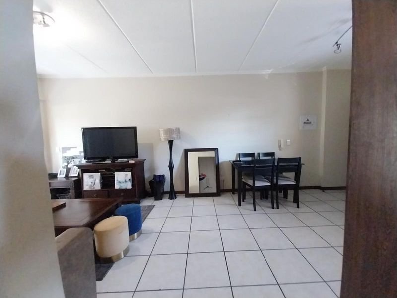 1-Bedroom Garden Unit Available - Photo 8