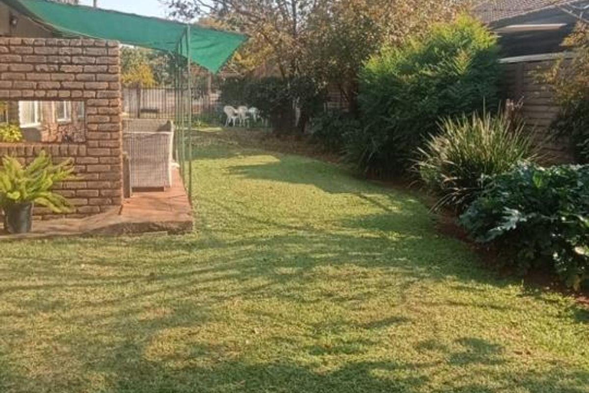 Come and discover this spacious family home nestled in the well-established suburb of Valhalla, Cent - Photo 2