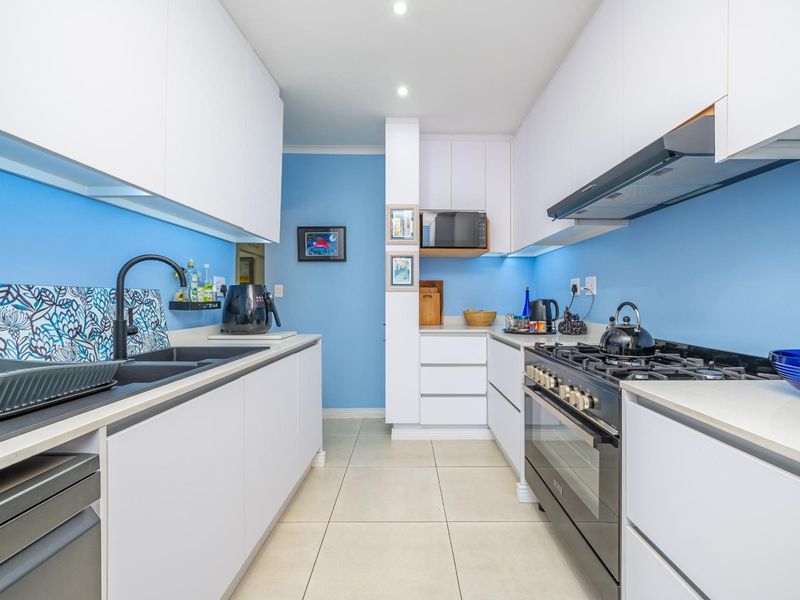 Townhouse Under Offer in Fourways Sandton - Photo 9