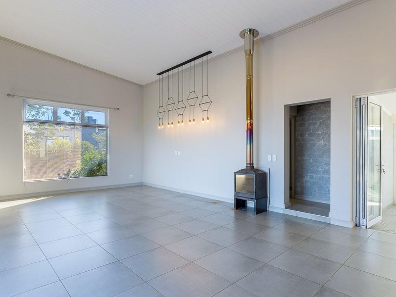Very neat 3 Bedroom house in Le Grand Residential Estate with sea view! - Photo 3