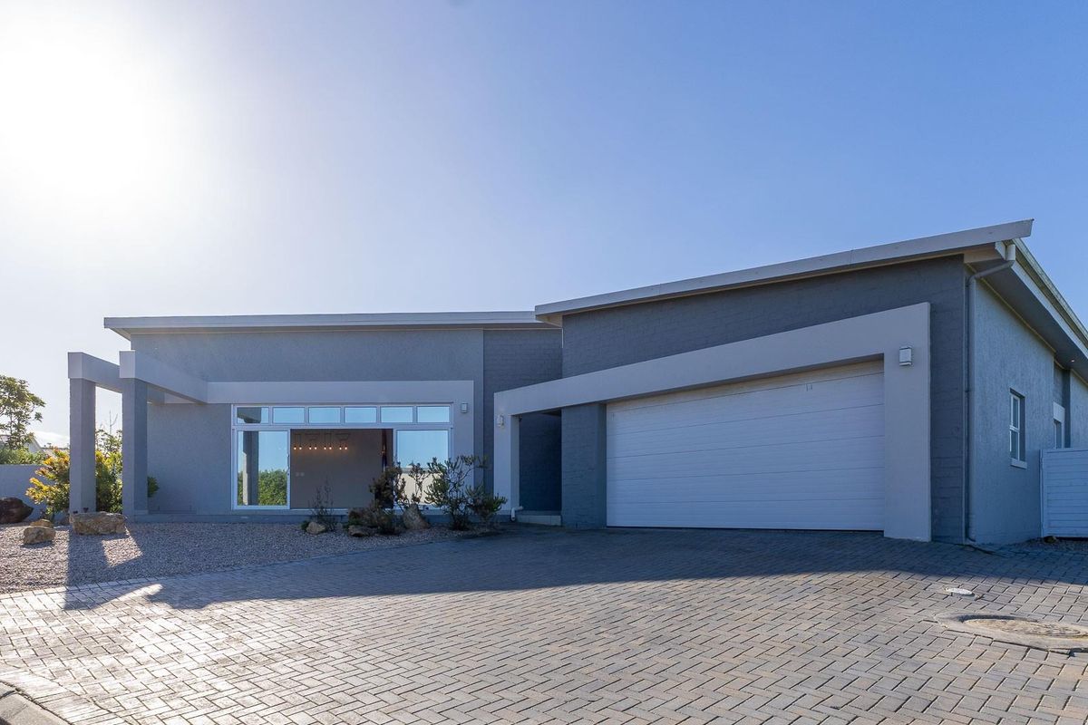 Very neat 3 Bedroom house in Le Grand Residential Estate with sea view! - Photo 2