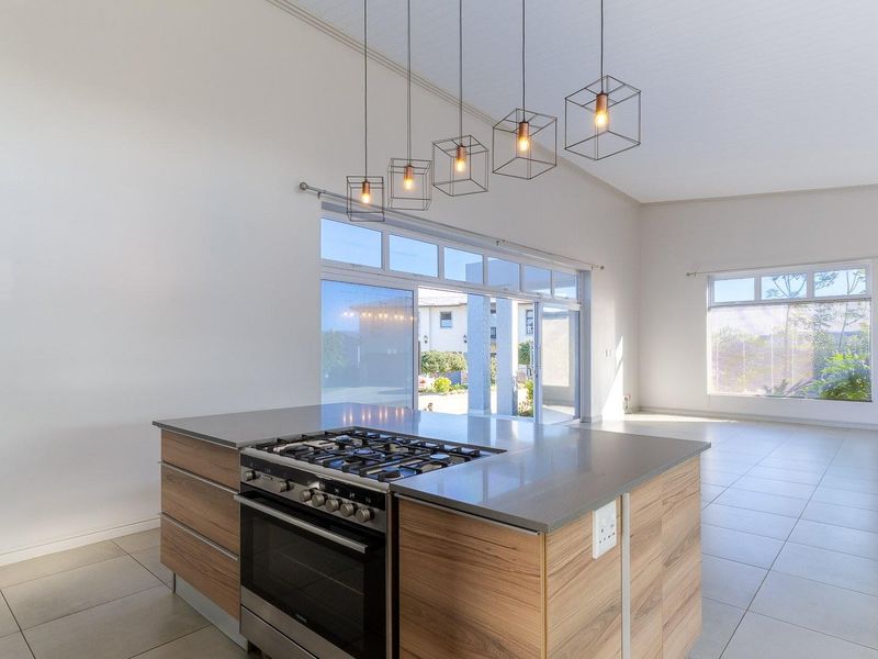 Very neat 3 Bedroom house in Le Grand Residential Estate with sea view! - Photo 8