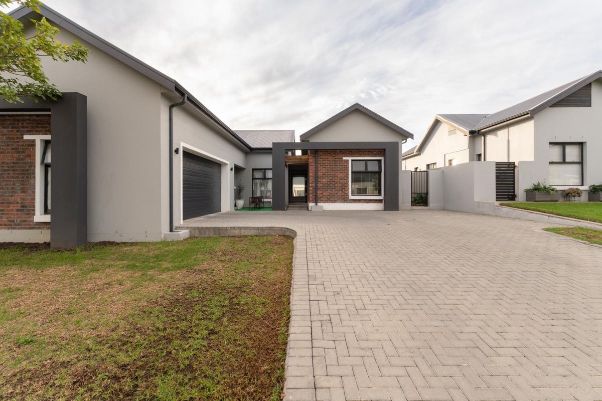 Three Bedroom House for sale in Paarl - Photo 2