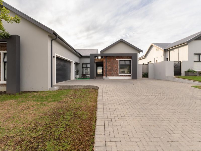 Three Bedroom House for sale in Paarl - Photo 2