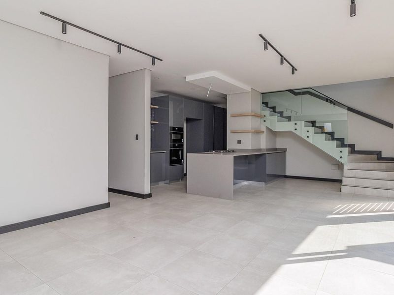Contemporary, 3-bedrooms elegant townhouses full off natural light and bold space! - Photo 1
