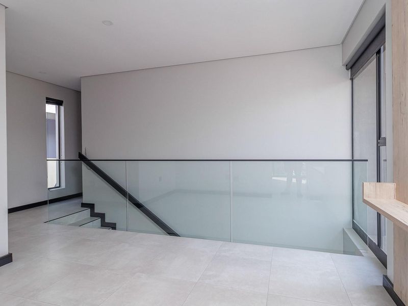Contemporary, 3-bedrooms elegant townhouses full off natural light and bold space! - Photo 10