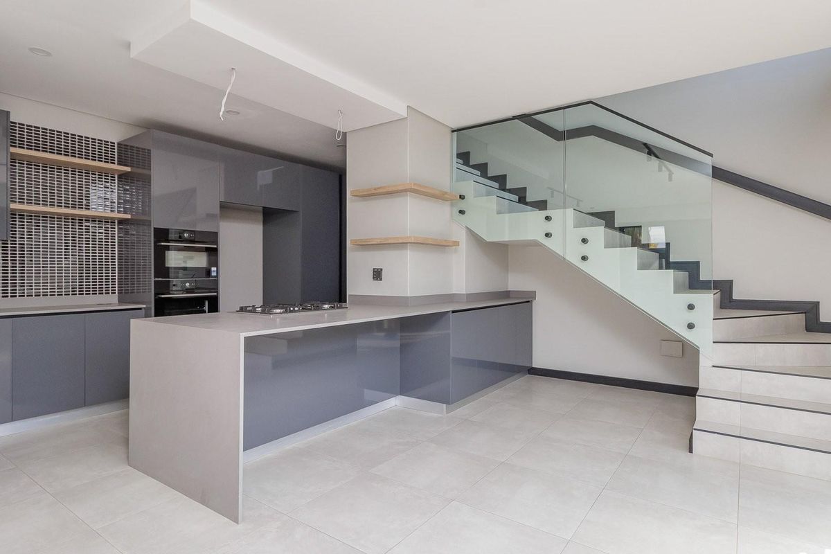 Contemporary, 3-bedrooms elegant townhouses full off natural light and bold space! - Photo 4