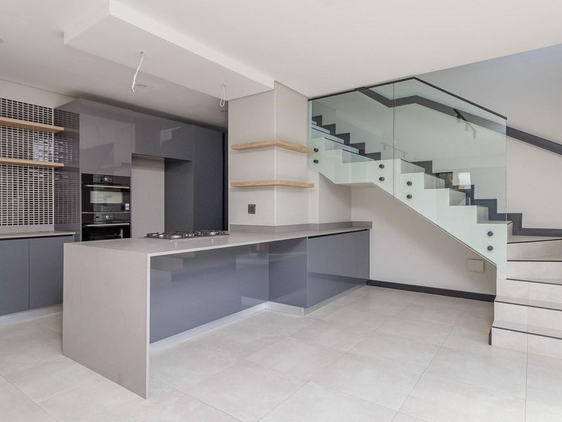 Contemporary, 3-bedrooms elegant townhouses full off natural light and bold space! - Photo 4