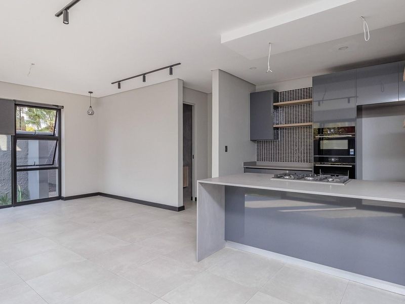 Contemporary, 3-bedrooms elegant townhouses full off natural light and bold space! - Photo 5