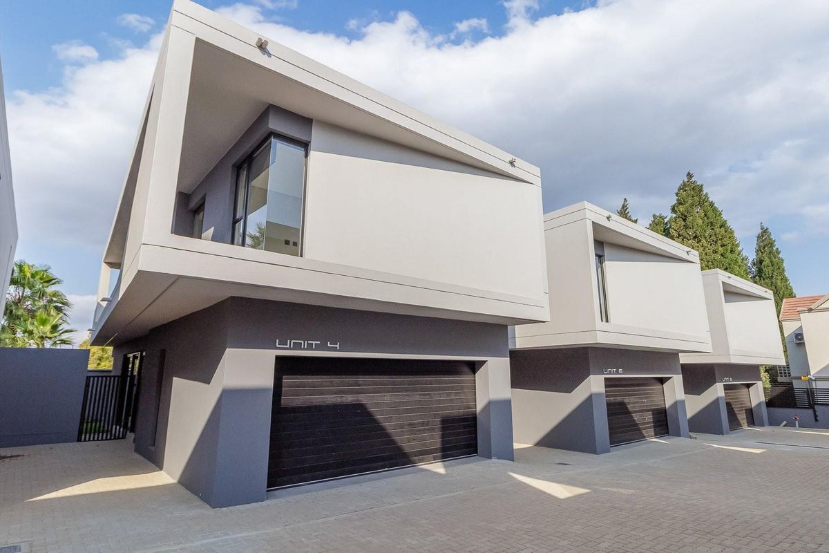 Contemporary, 3-bedrooms elegant townhouses full off natural light and bold space! - Photo 2