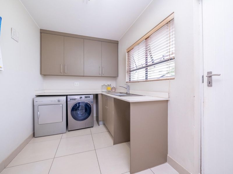 Spacious Family Home with Pajama Lounge and Enclosed Patio in Secure Estate - Photo 8