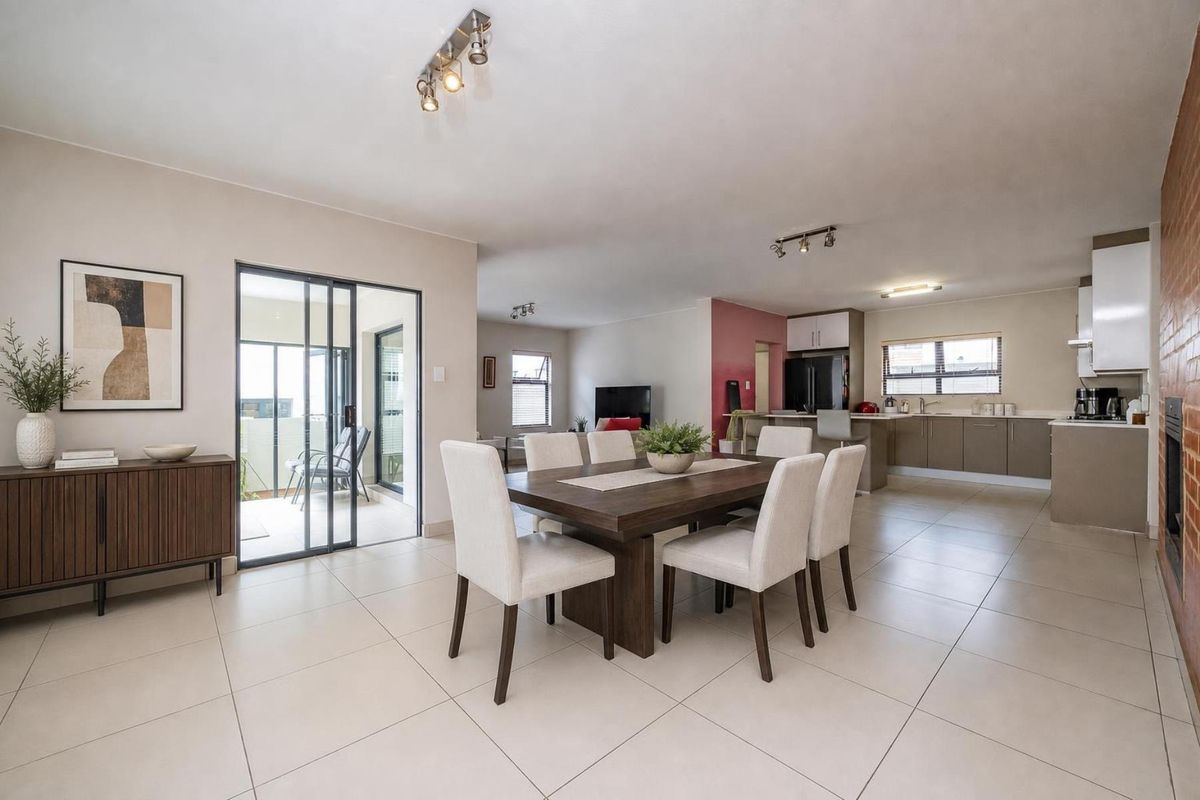 Spacious Family Home with Pajama Lounge and Enclosed Patio in Secure Estate - Photo 4