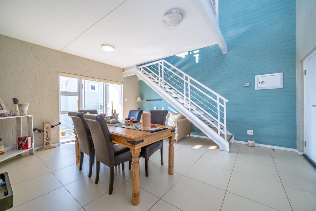 Double-Volume Loft Apartment | The Quails, Paulshof - Photo 3