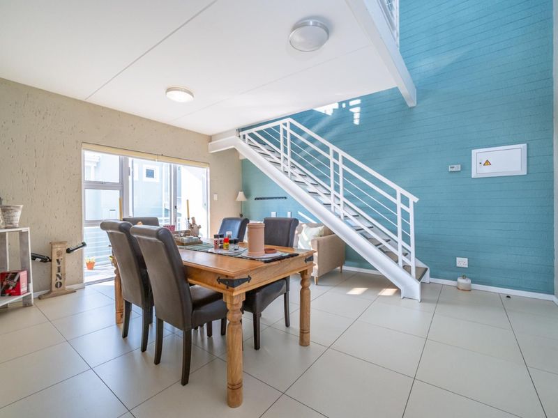 Double-Volume Loft Apartment | The Quails, Paulshof - Photo 3