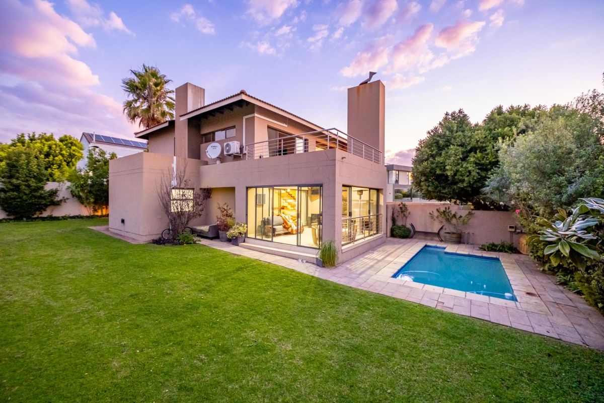 Secure Estate Living, Thoughtfully Designed for Family Life - Photo 2