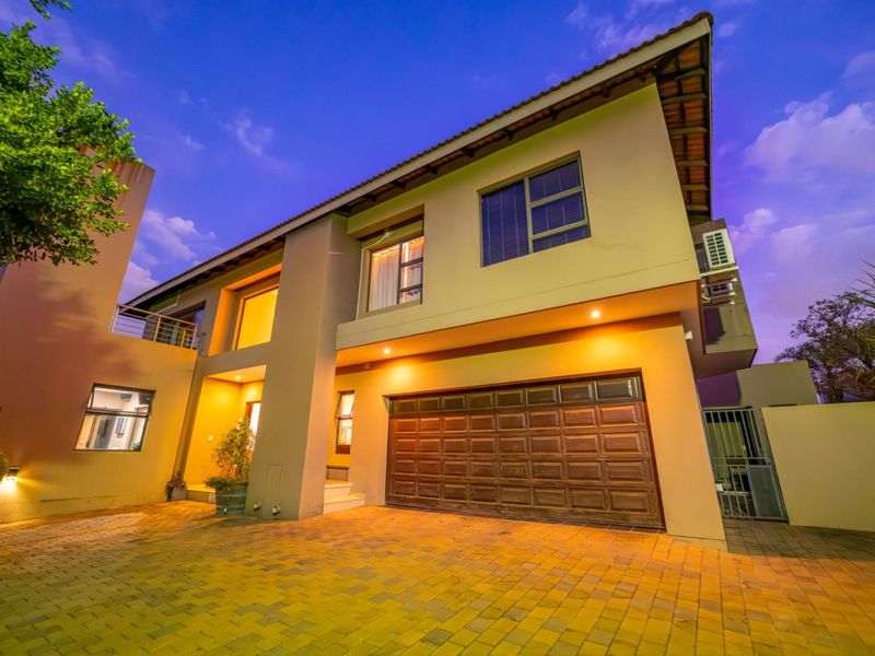 Secure Estate Living, Thoughtfully Designed for Family Life - Photo 3