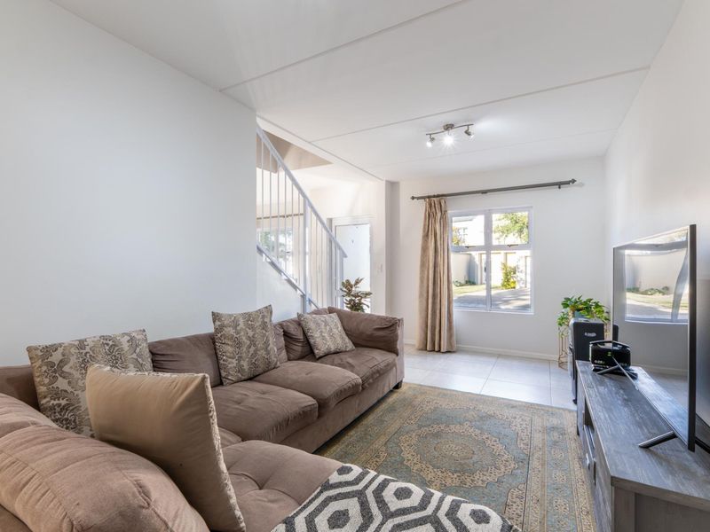Modern 4- Bedroom Corner Home to Rent in Honeydew Country Estate - Photo 10