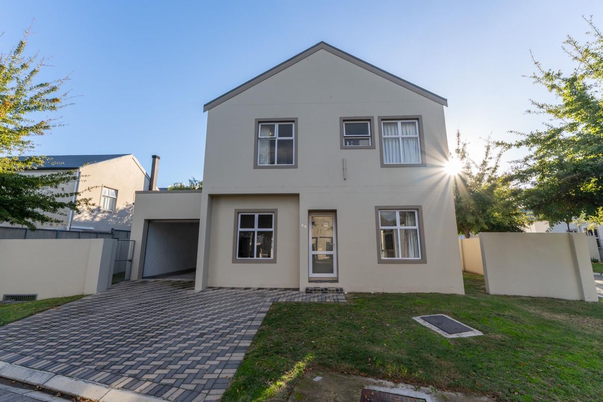 Modern 4- Bedroom Corner Home to Rent in Honeydew Country Estate - Photo 2