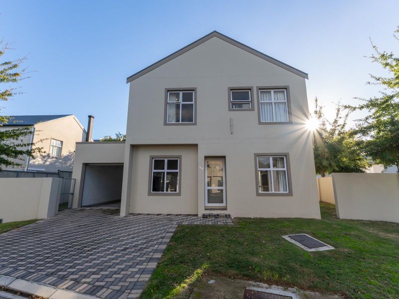 Modern 4- Bedroom Corner Home to Rent in Honeydew Country Estate - Photo 2