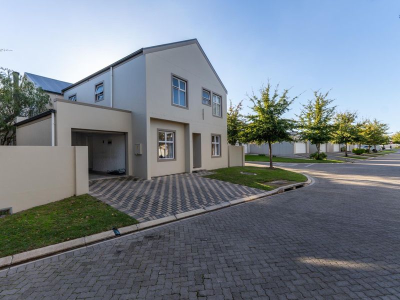 Modern 4- Bedroom Corner Home to Rent in Honeydew Country Estate - Photo 1