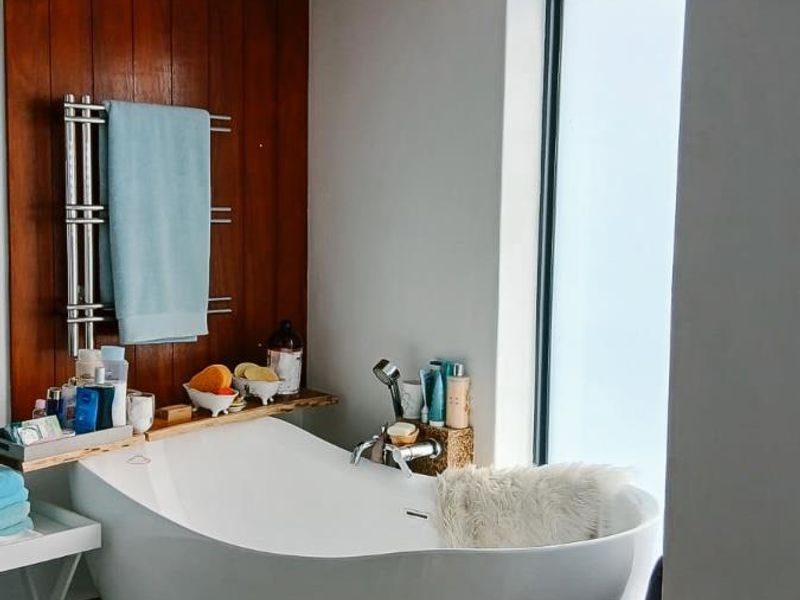 Contemporary Style with Elegant Flair - Photo 8