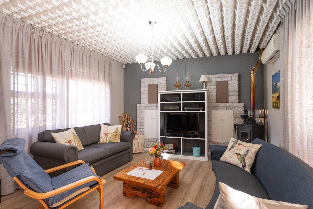 Corner Stand Family Home with Flatlet - Photo 3