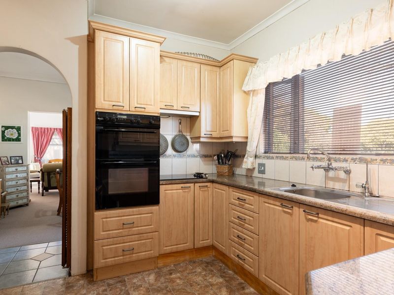 Corner Stand Family Home with Flatlet - Photo 4