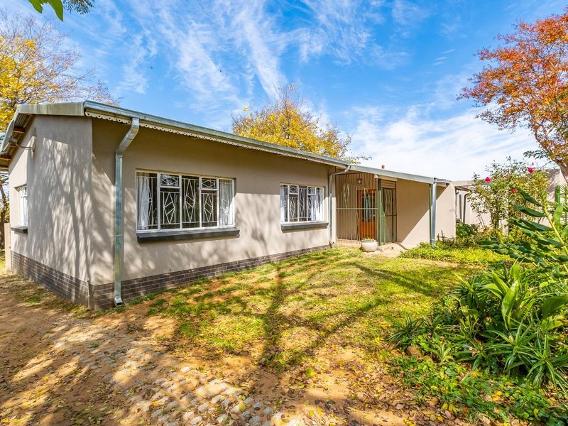 Move In Ready Family Home in a Quiet Area of Heidelberg Central - Photo 1