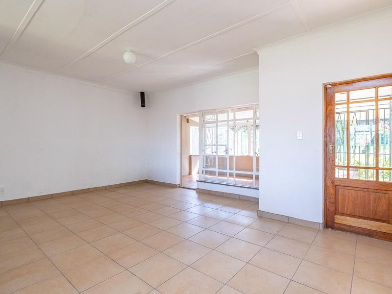 Move In Ready Family Home in a Quiet Area of Heidelberg Central - Photo 7