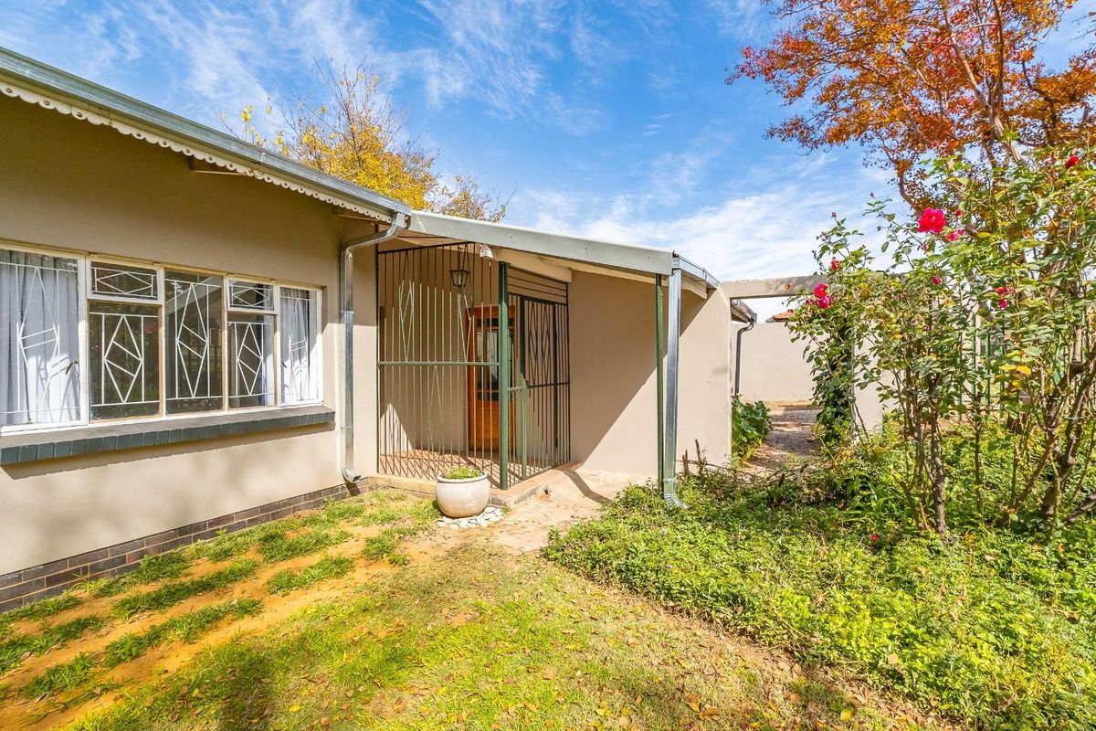 Move In Ready Family Home in a Quiet Area of Heidelberg Central - Photo 2