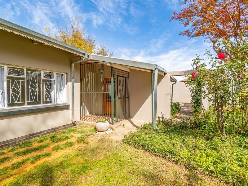 Move In Ready Family Home in a Quiet Area of Heidelberg Central - Photo 2