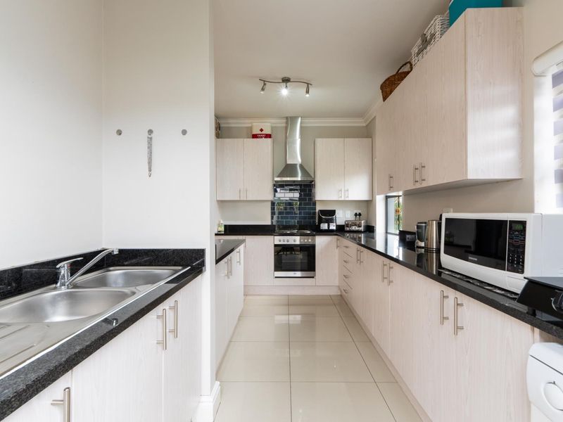 3 Bedroom Townhouse for sale - Photo 9