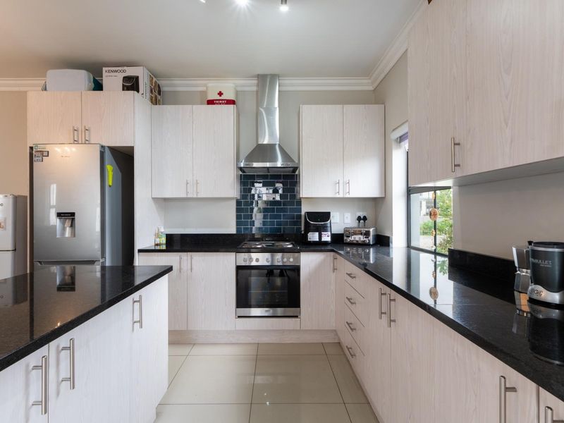 3 Bedroom Townhouse for sale - Photo 8