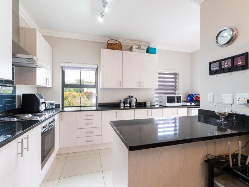 3 Bedroom Townhouse for sale - Photo 6