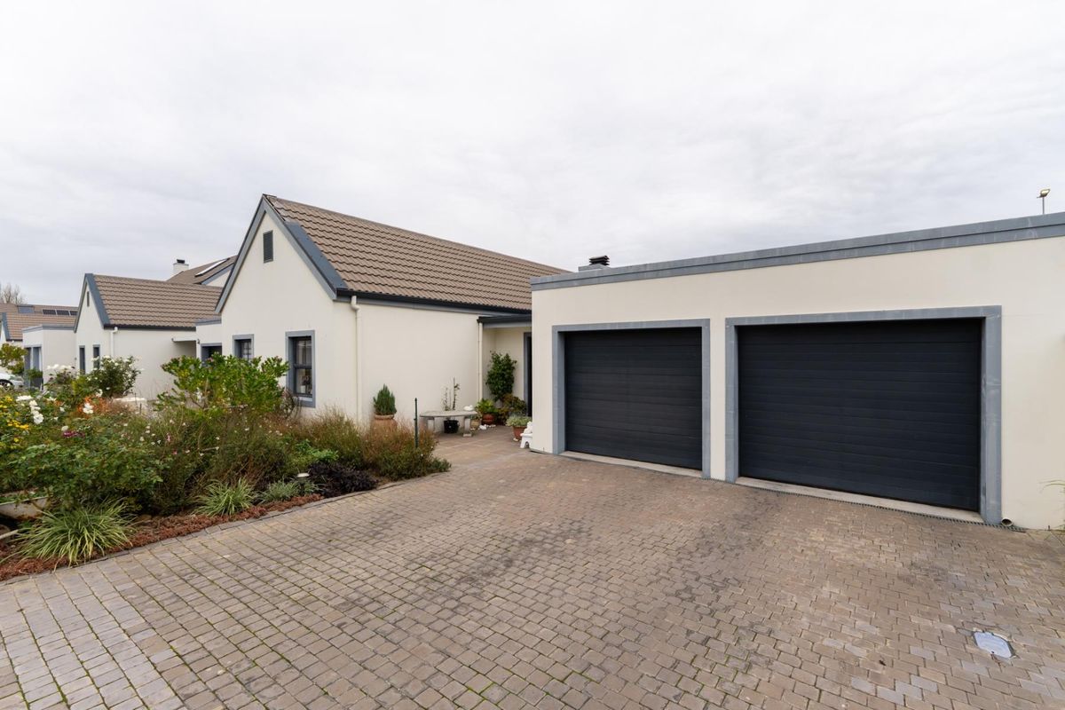 3 Bedroom Townhouse for sale - Photo 2