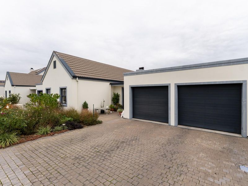 3 Bedroom Townhouse for sale - Photo 2