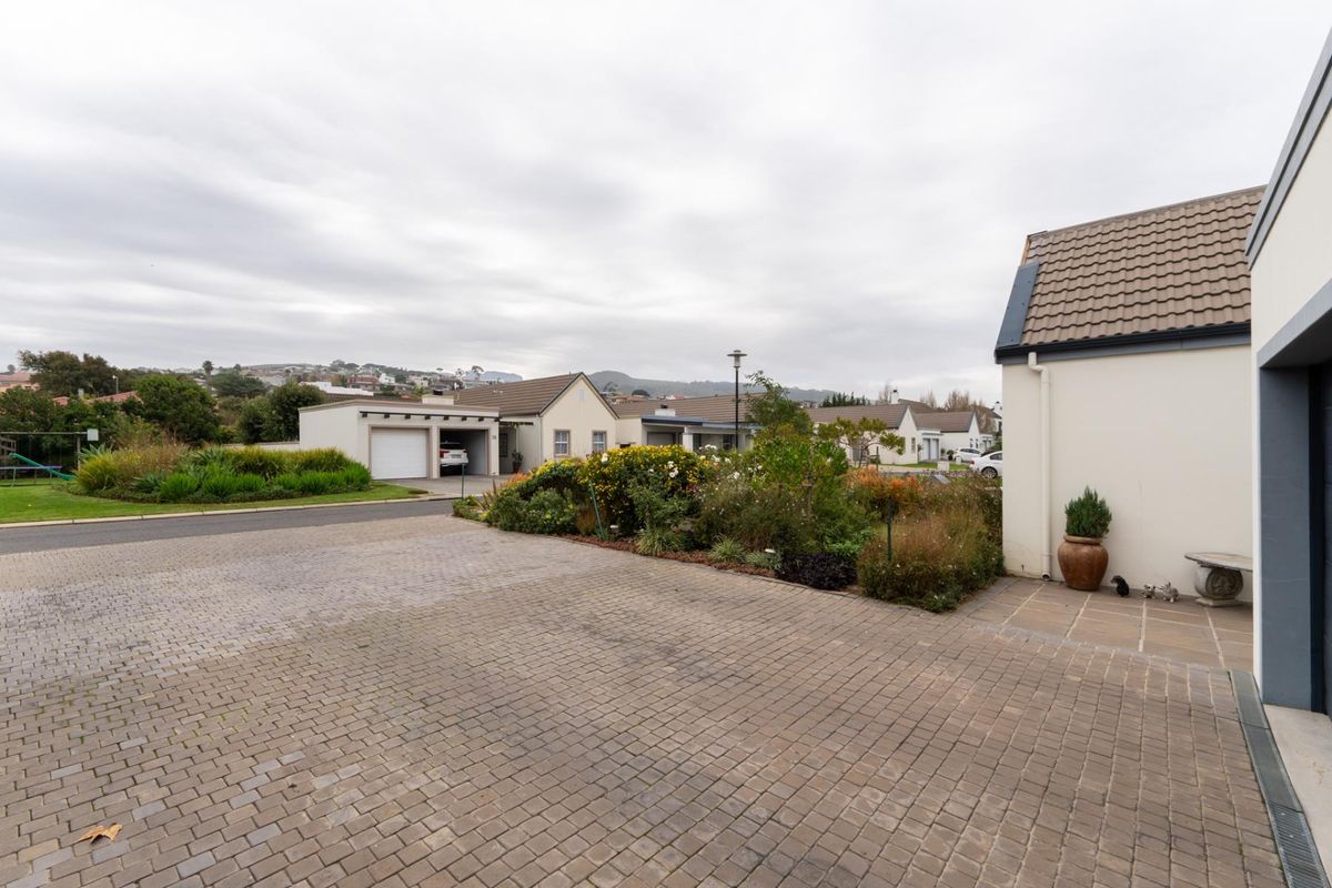 3 Bedroom Townhouse for sale - Photo 4