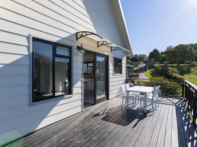 Perfect for a weekend getaway, permanent residence, or holiday home! - Photo 10