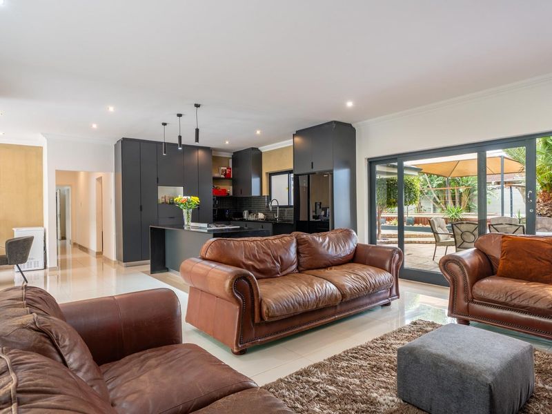 4 Bedroom family home for sale - Photo 10