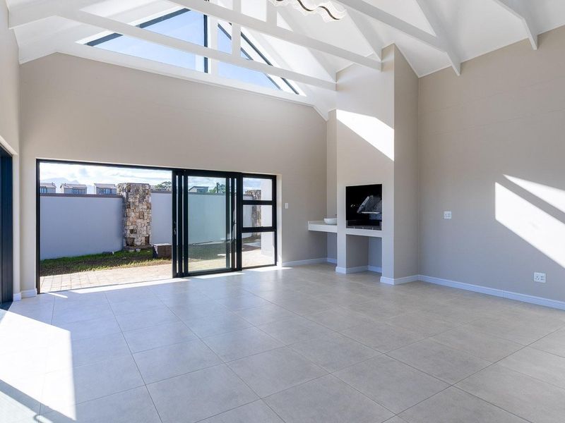 Ultra modern newly built 3 Bedroom house for sale in Le Grand - direct from developer no Transfer Fe - Photo 10