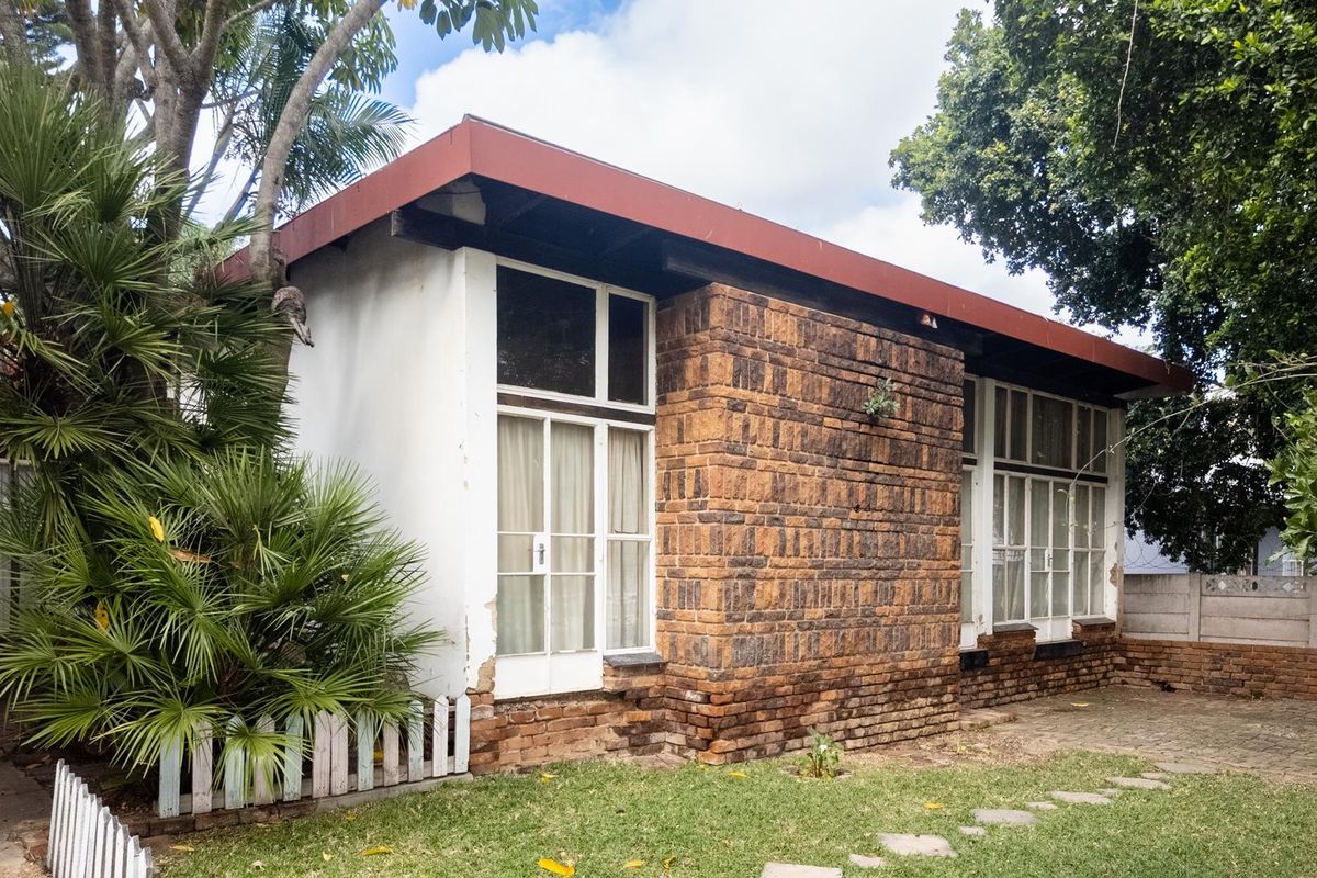 Timeless Fixer-Upper With Endless Potential - Photo 4