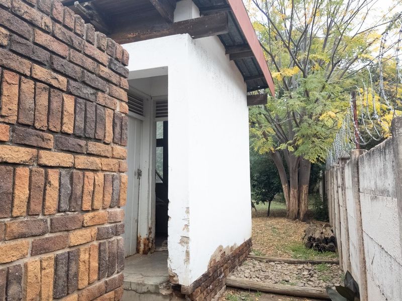 Timeless Fixer-Upper With Endless Potential - Photo 9