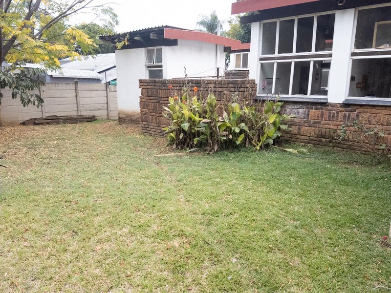 Timeless Fixer-Upper With Endless Potential - Photo 8