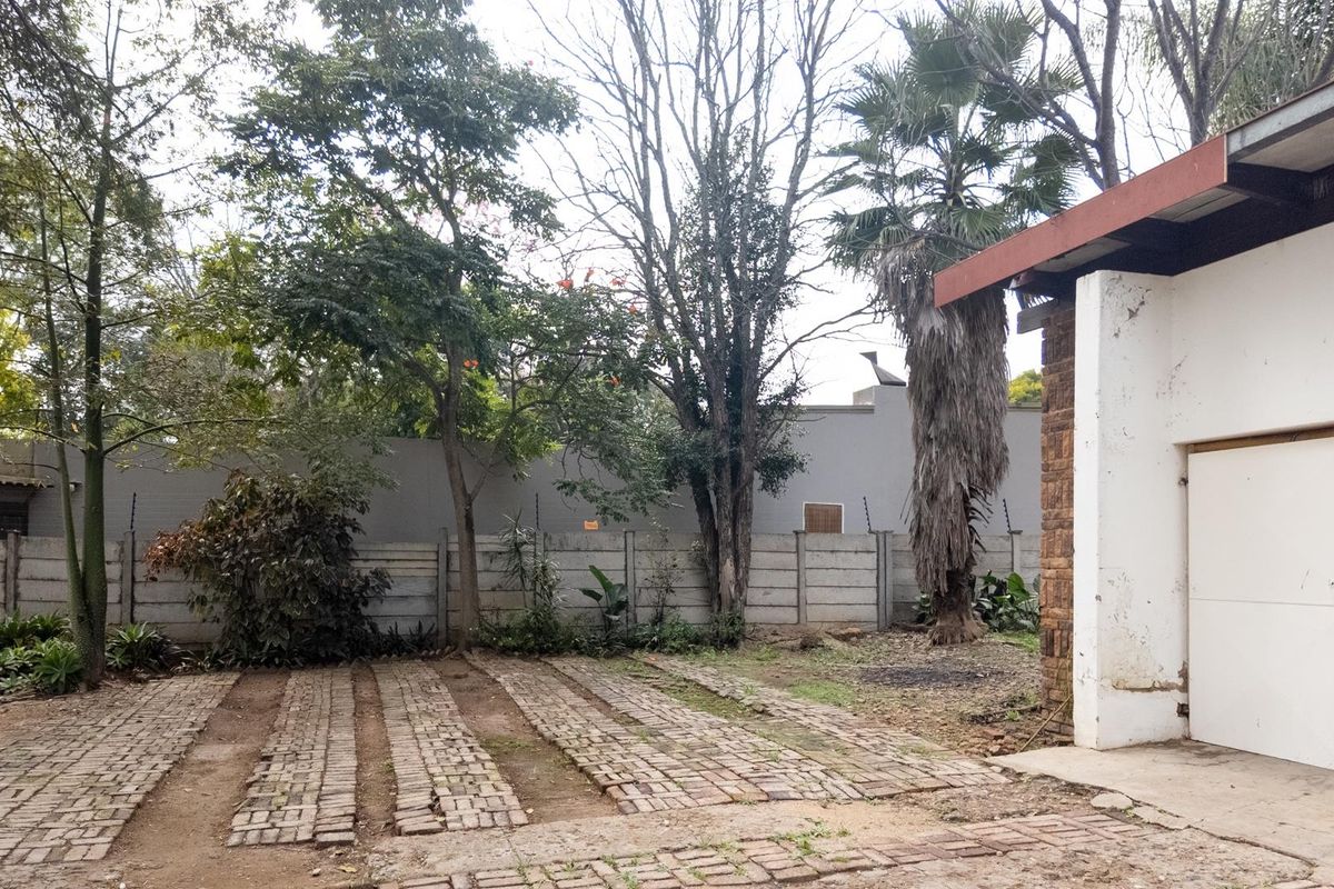 Timeless Fixer-Upper With Endless Potential - Photo 5