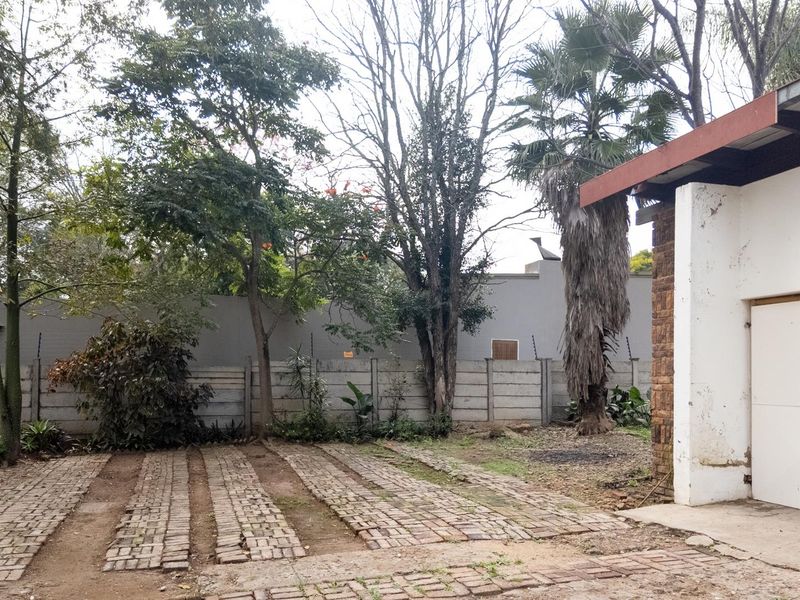 Timeless Fixer-Upper With Endless Potential - Photo 5