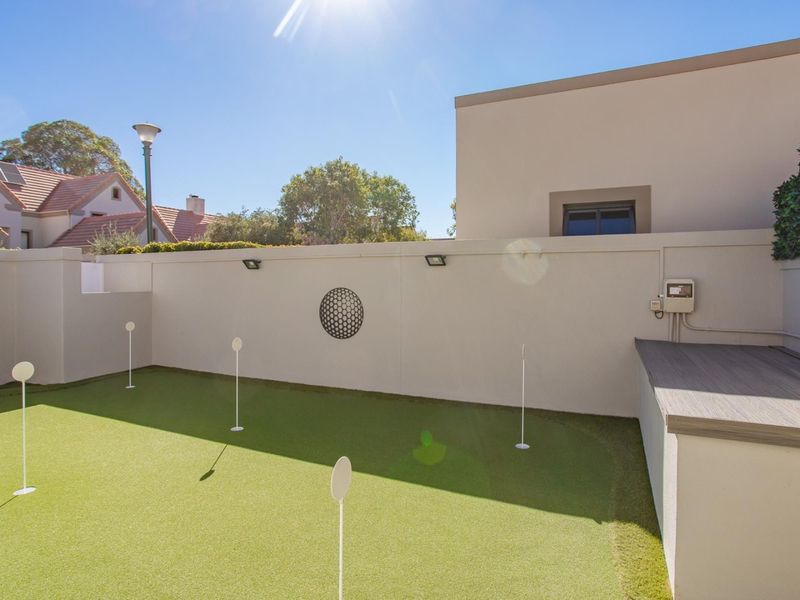 Luxury 3 Bedroom Home to rent in Boschenmeer Golf Estate - Photo 10